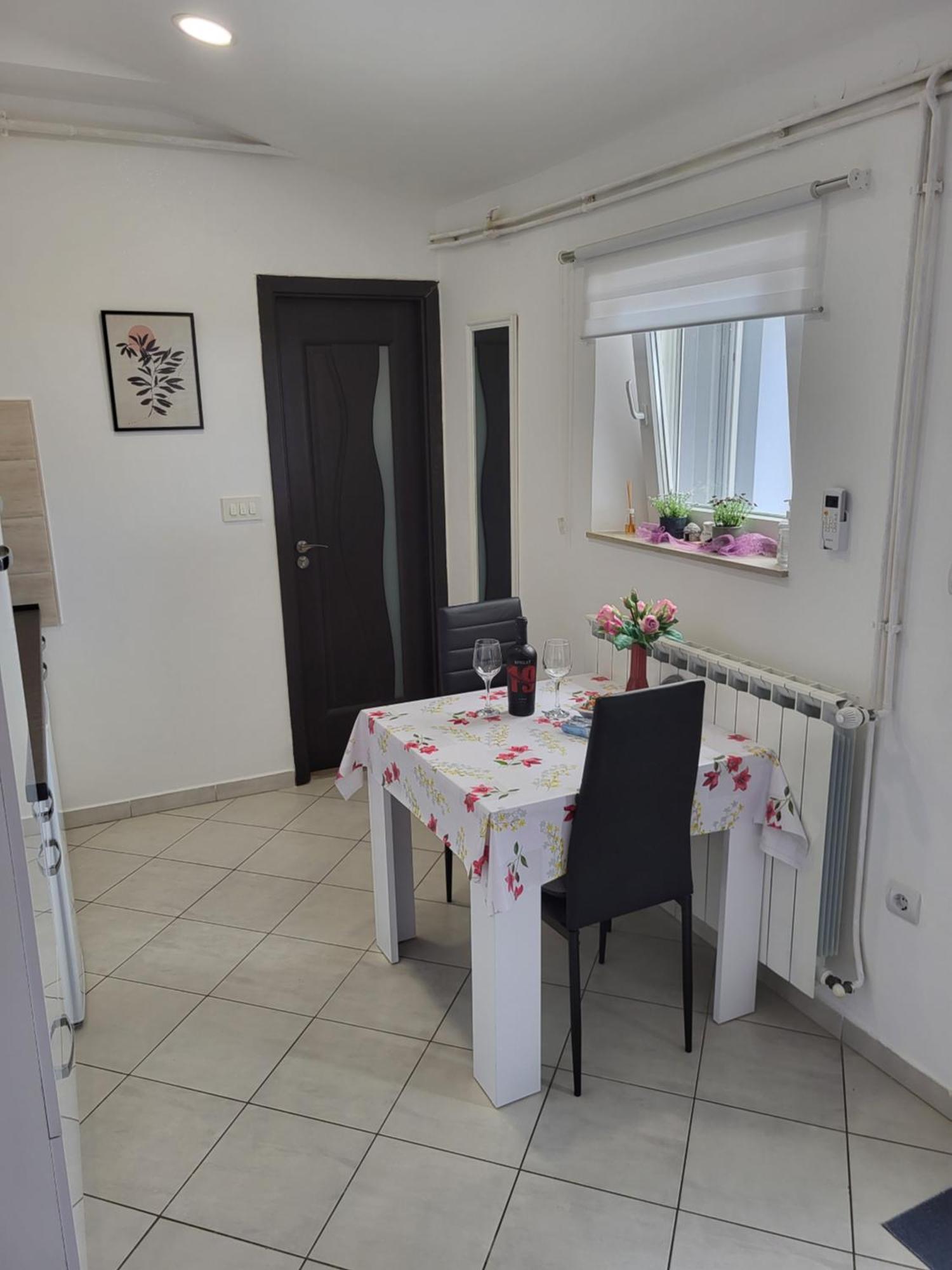 Studio Apartment City With Free Parking PUY Eksteriør bilde