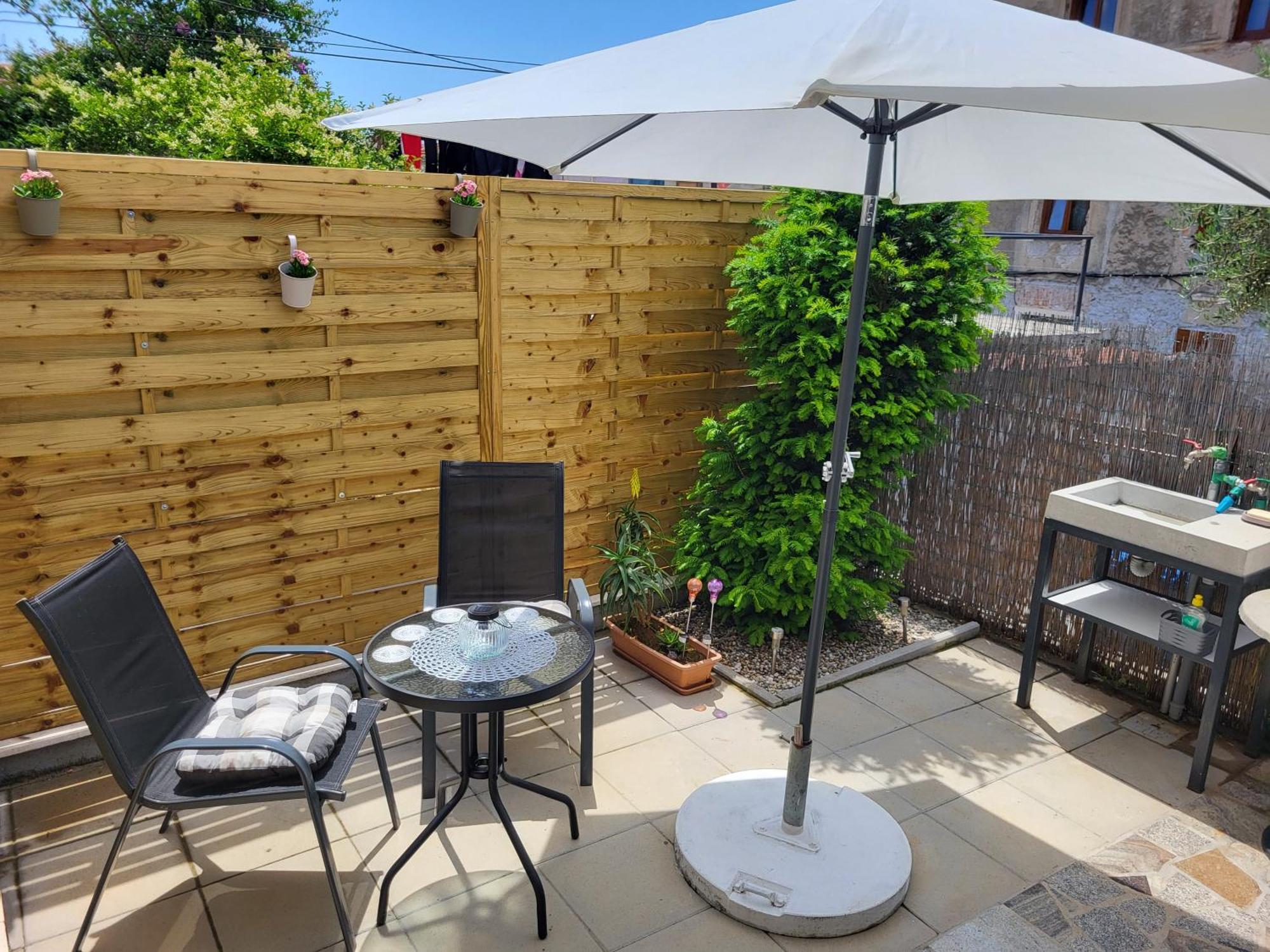 Studio Apartment City With Free Parking PUY Eksteriør bilde