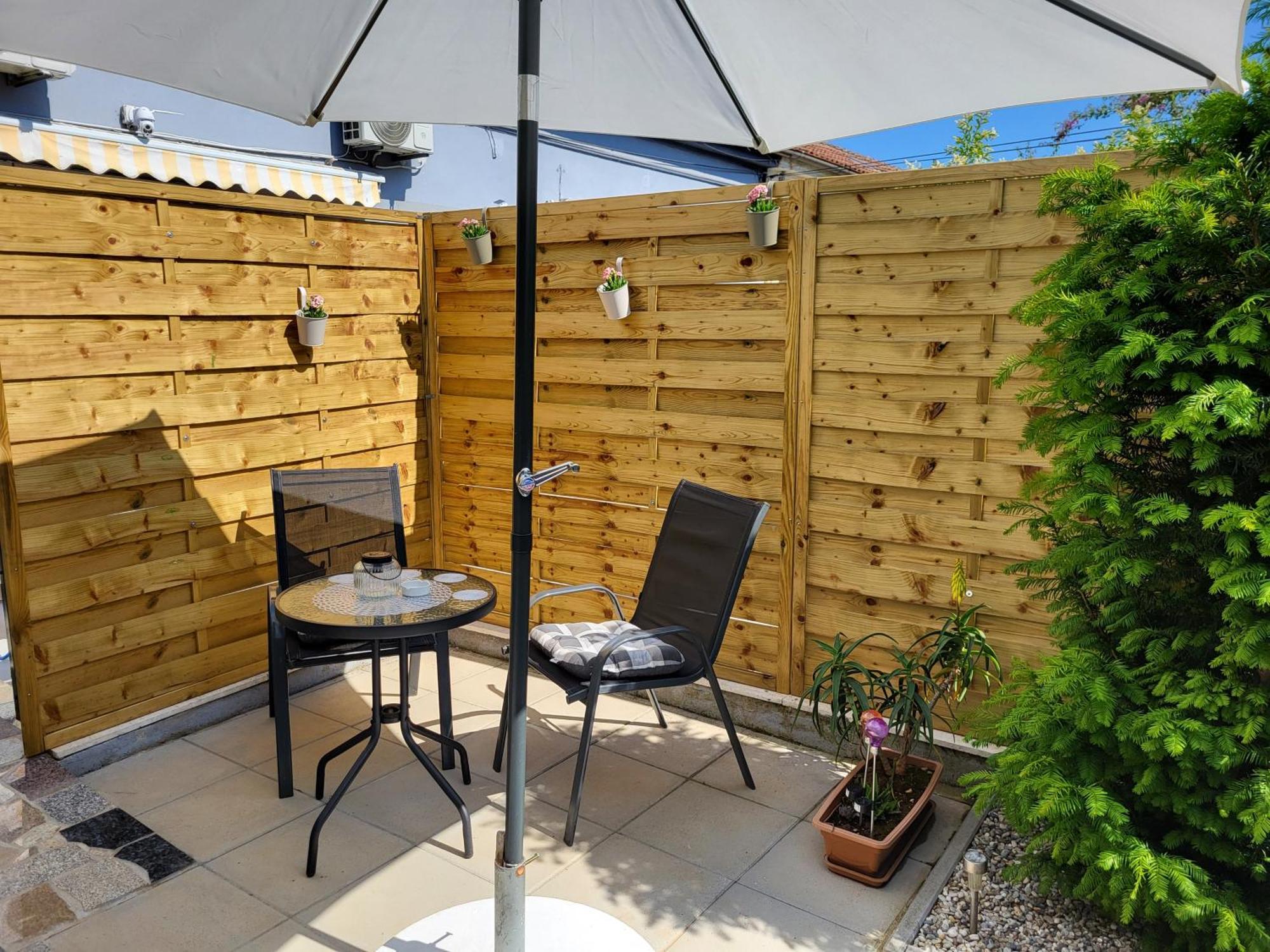Studio Apartment City With Free Parking PUY Eksteriør bilde